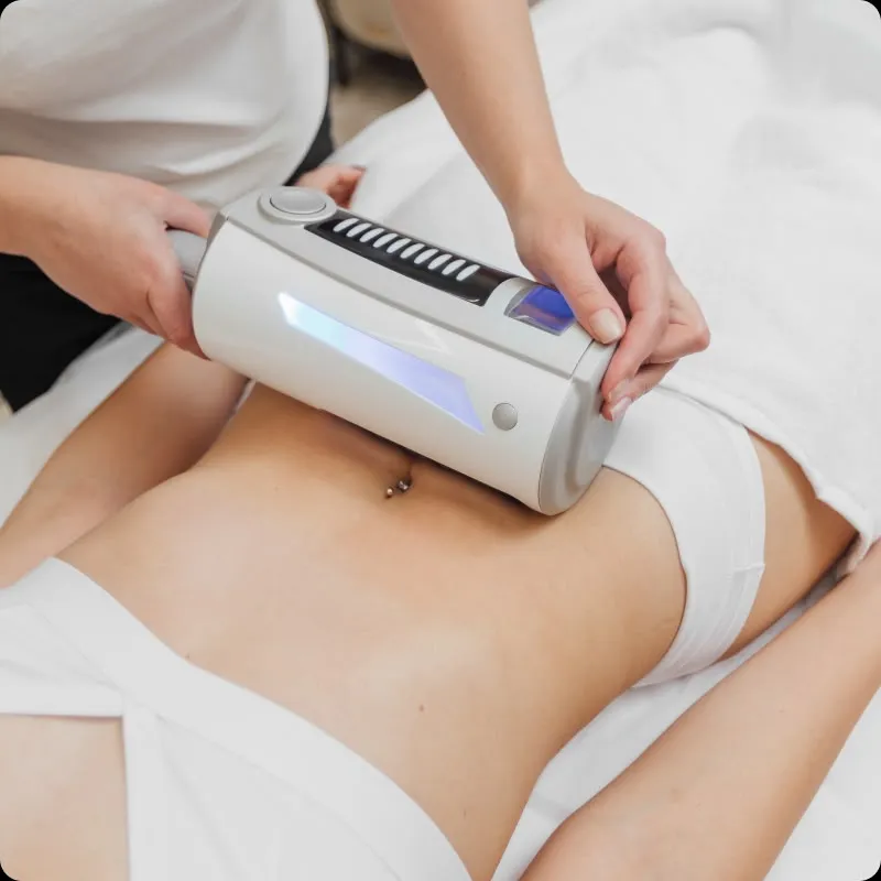 An abdominal contouring session with the handpiece worked across the waist