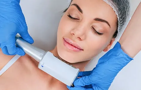 A session along the neck and décolletage